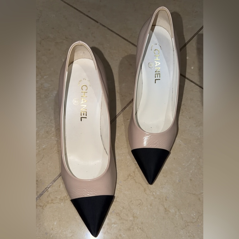 CHANEL cap toe heel